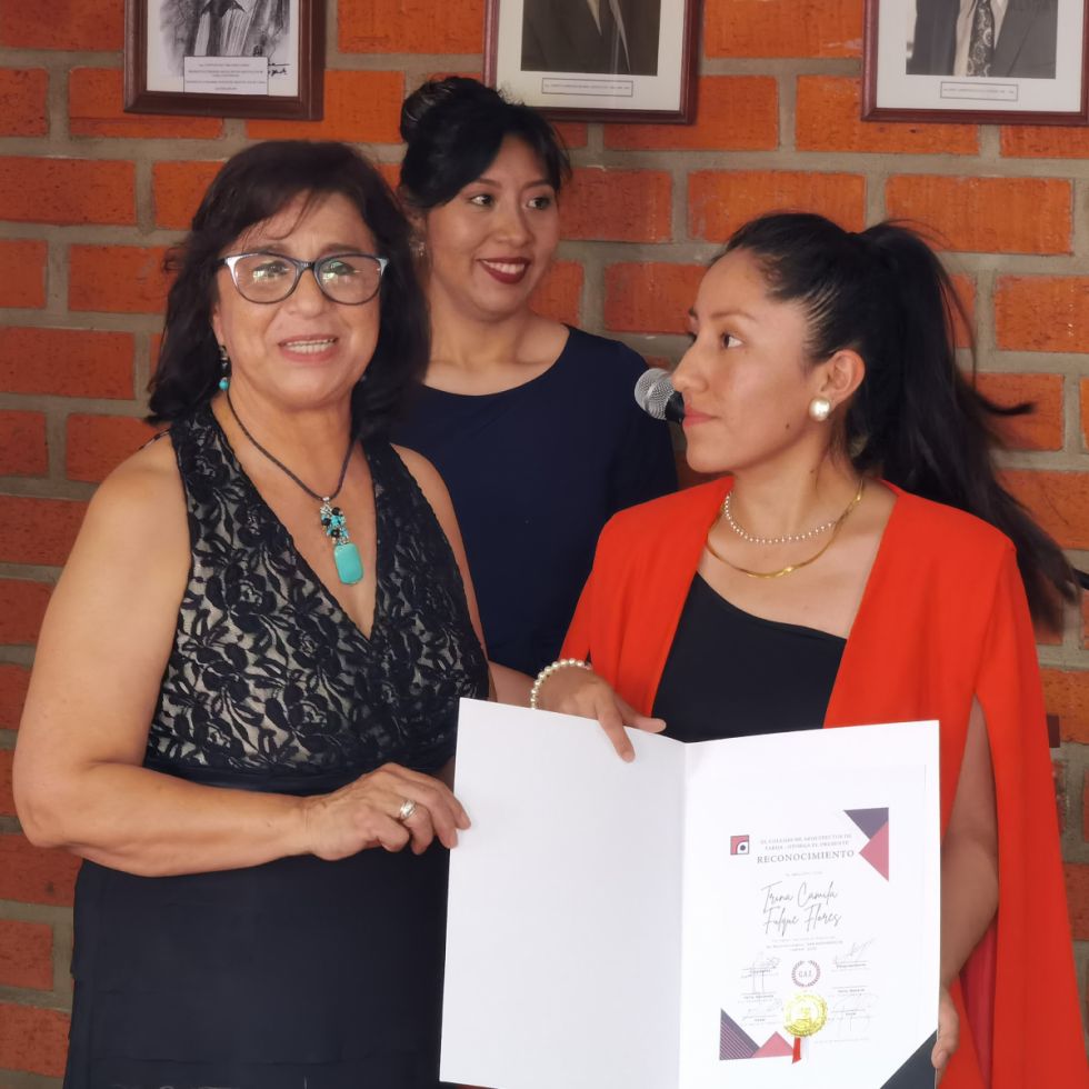 Reconocimiento a la Arq. Ing. Trina Camila Fulque, diseñadora del reconocimiento “San Bernardo de Tarixa”