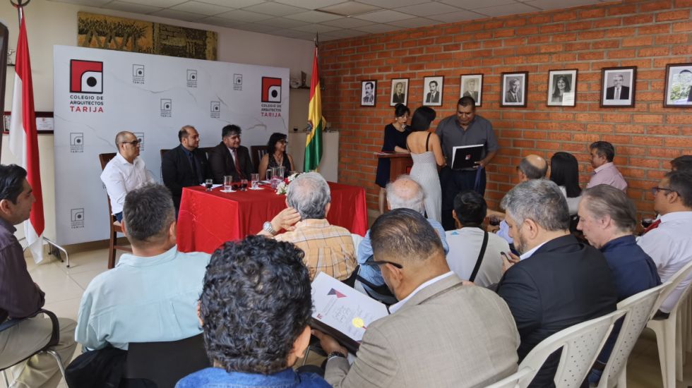 Arquitectos tarijeños reunidos para reconocer a sus pares