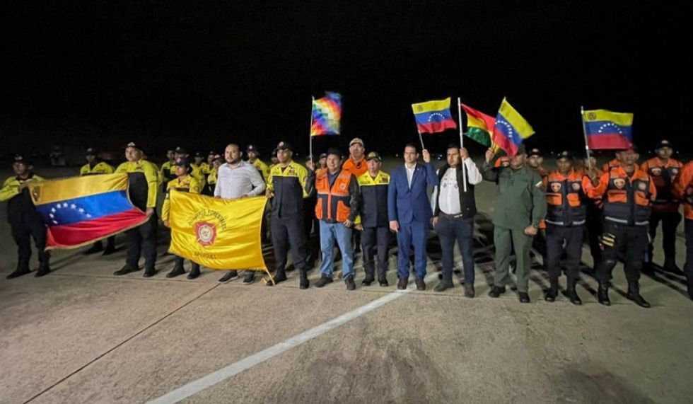 Presidente de Francia envía un centenar de bomberos para combatir incendios forestales en Bolivia