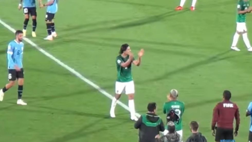 Abrazo de Suárez, ovación de la gente: Así se vivió en el Centenario la despedida de Moreno Martins (VIDEO)