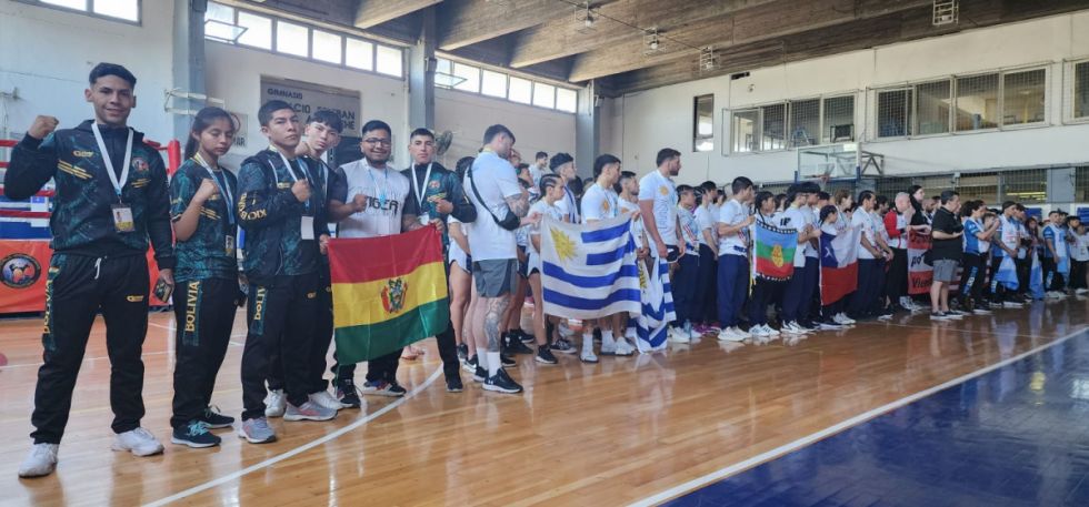 Selección boliviana de kickboxing participa en el Campeonato Panamericano de la WKF en Buenos Aires