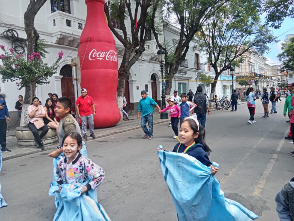 Carreta de embolsados en la plaza principal