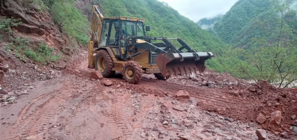 Se interrumpe el paso Tarija - Villa Montes por derrumbes en Volcán Colorado