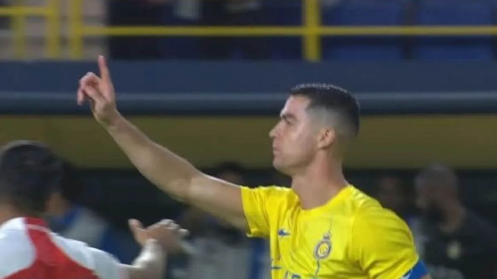 Cristiano sorprendió a todos: Simula, le dan penal, pero le pide al árbitro que no lo cobre (VIDEO)