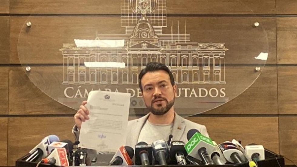 Diputado de CC advierte que el BCB quiere remplazar 22 toneladas de reservas de oro con “oro chuto”