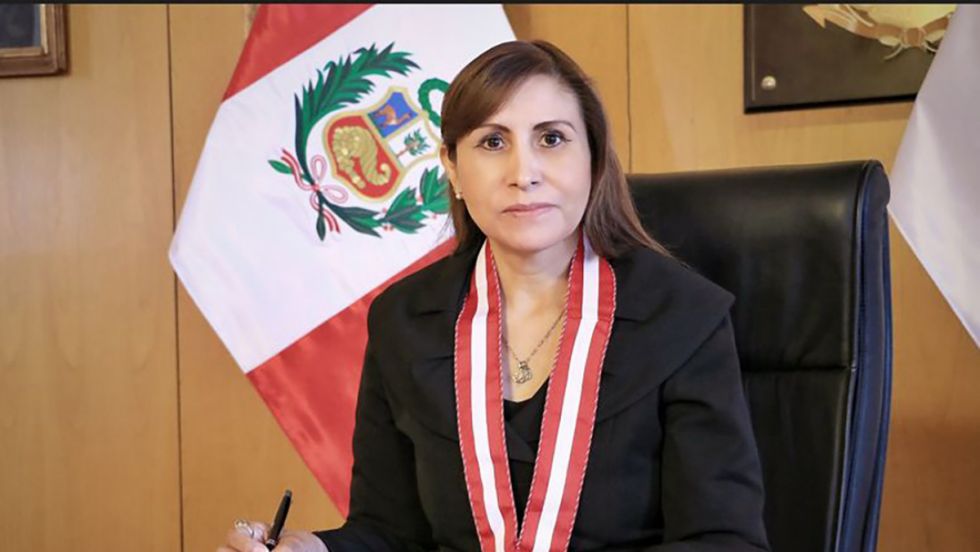 Escándalo fiscal empantana la política en Perú