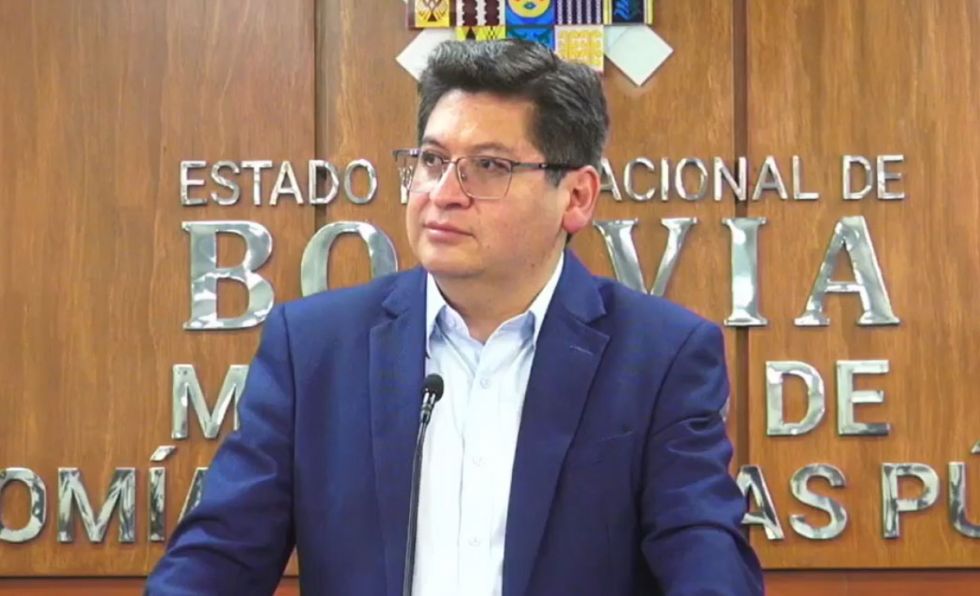Ministro de Economía descarta usar deuda para pagar subvención de combustibles