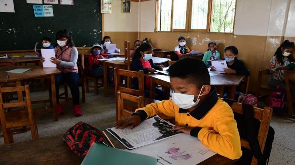 Sancionarán a los colegios que retengan libretas por deudas de pensiones 
