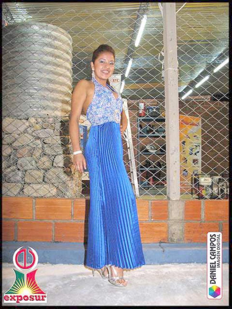 Kimberly Zarate, azafata de FERROSUR
