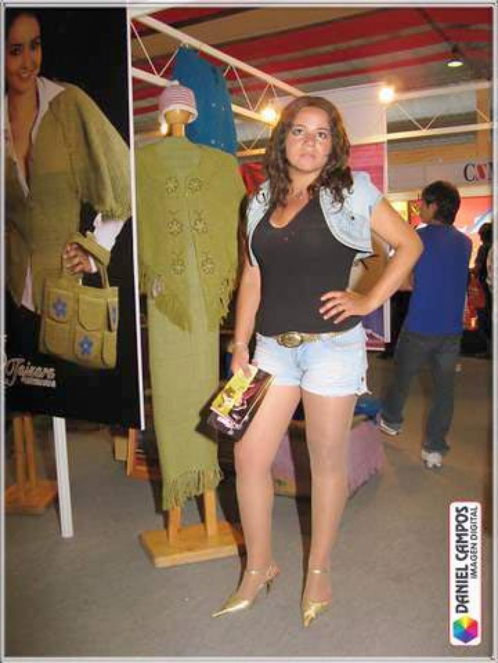 Joana Magarzo, azafata de Artesanías Tajzara