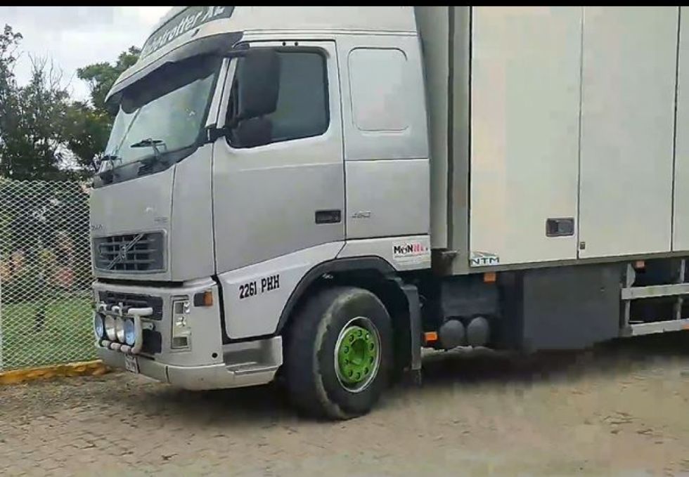Retienen vehículo por carga irregular de 5 mil litros de diésel en Tarija 