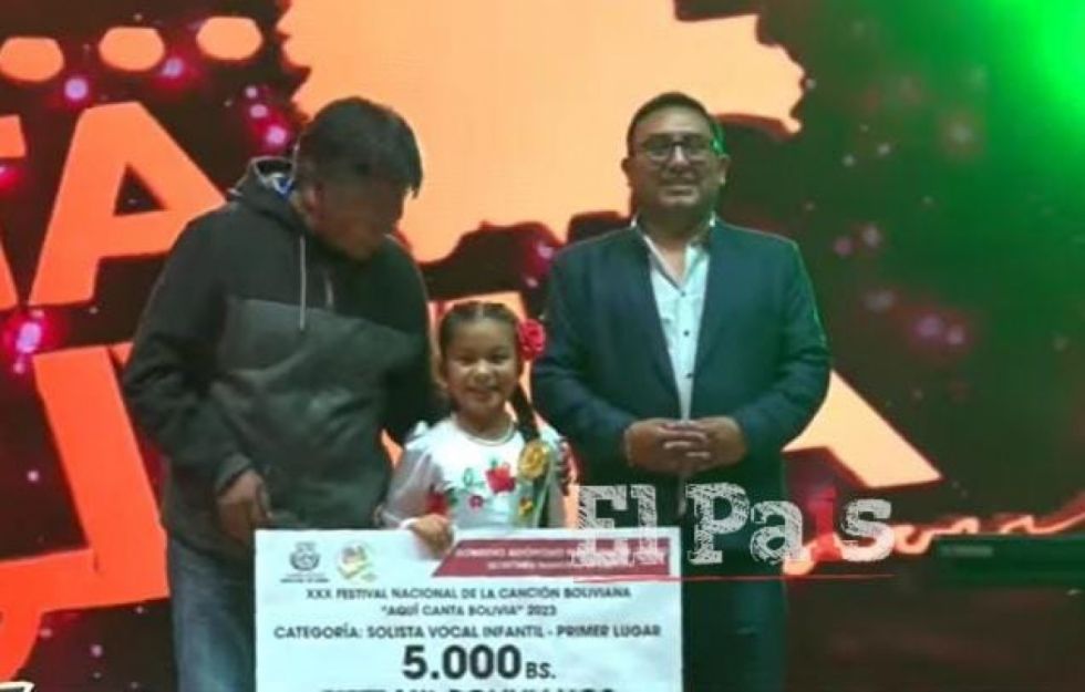 La tarijeña Lilian Churquina se alza con el Escudo de Oro en el Festival "Aquí Canta Bolivia" 2023