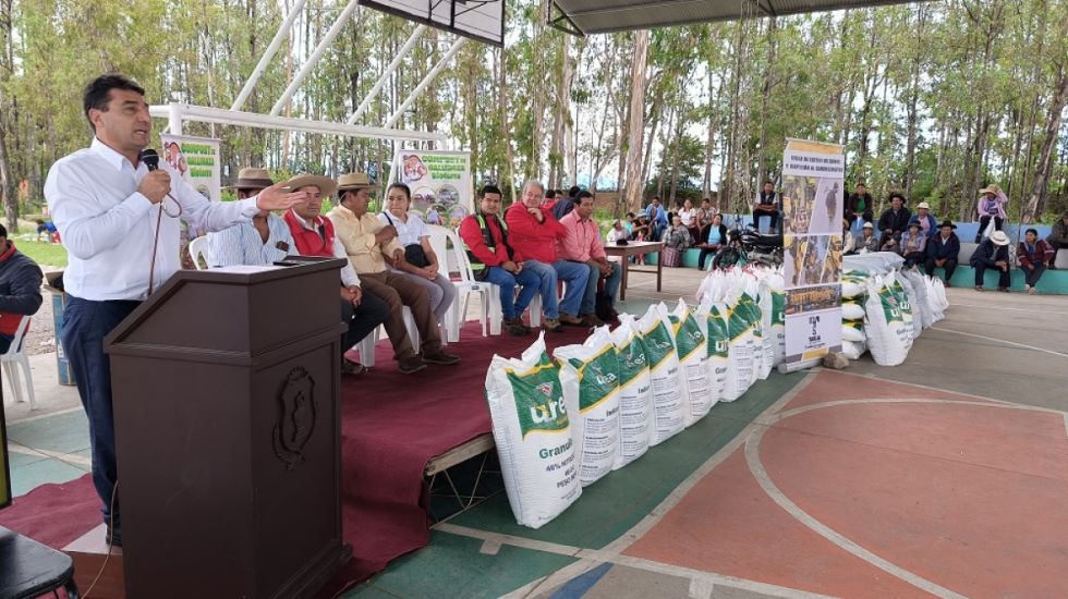 Alcaldía entregó insumos a 450 familias afectadas por granizadas 