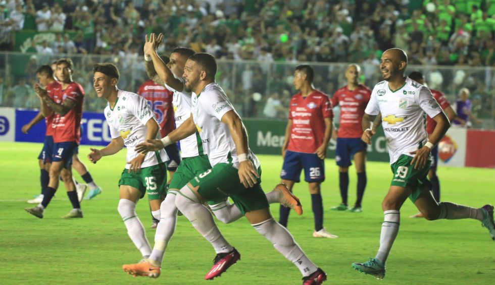Oriente Petrolero se salva del  descenso tras ganar a Wilstermann