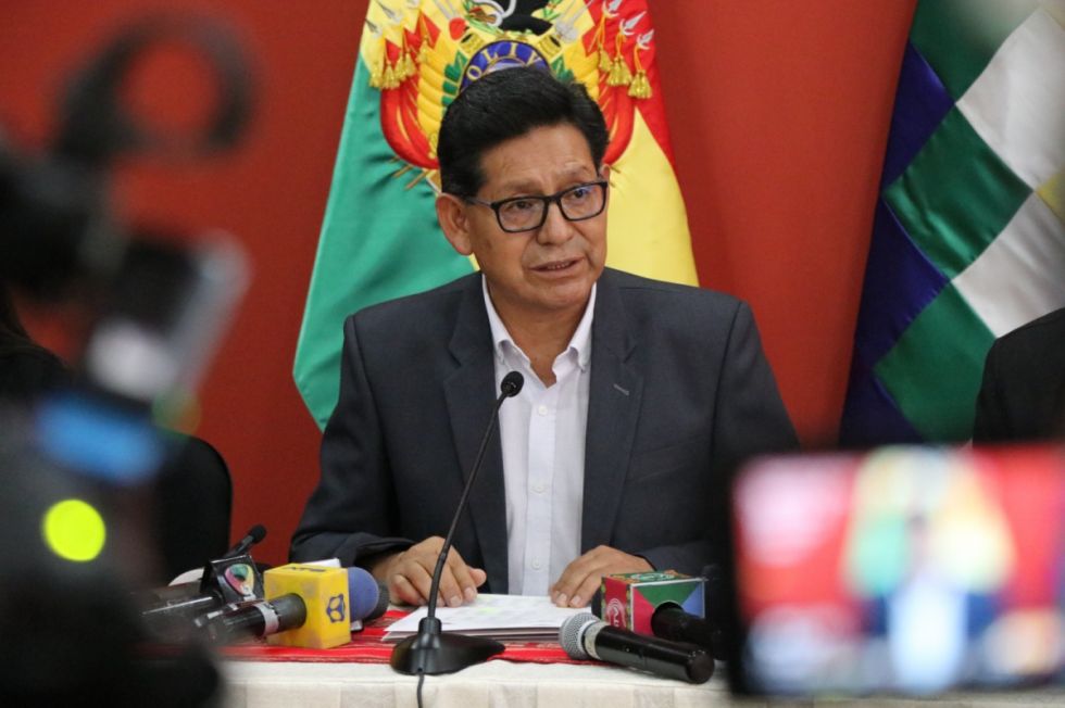 Ministro pide a los padres "dejar de justificar el aplazo de los estudiantes"