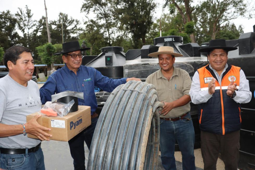 Entregan tanques de agua e insumos para combatir la sequía en ocho municipios de Tarija