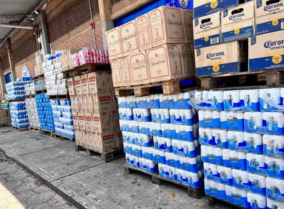 Aduana allana cinco viviendas y secuestra 27 toneladas de bebidas y soya