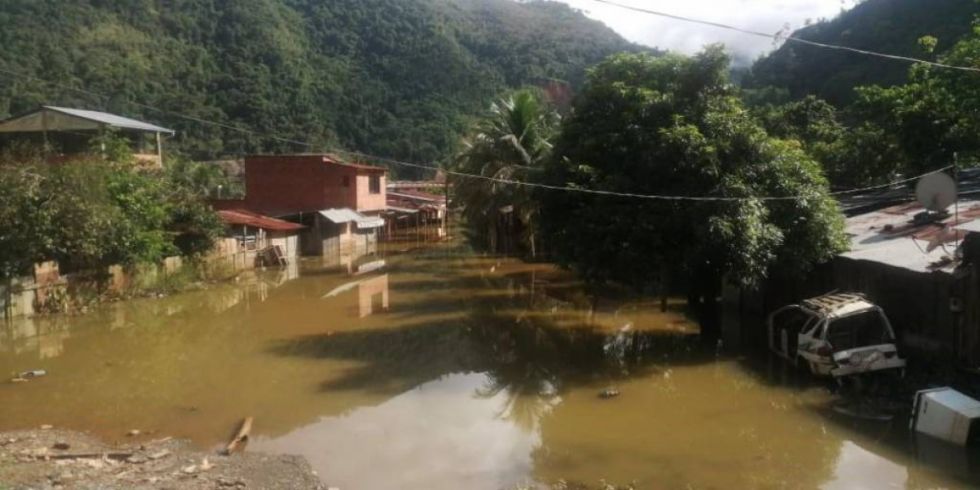 Emergencia: Bajo el agua más de 50 viviendas y una escuela en una comunidad de Tipuani