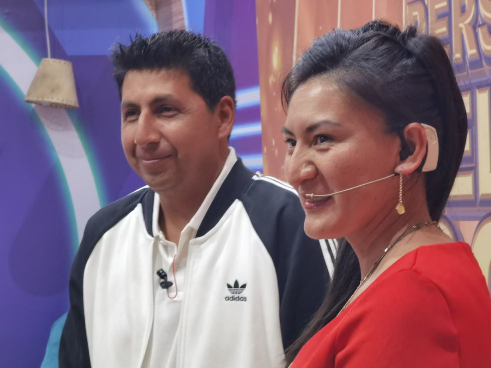Horacio Pacheco escuchando las anécdotas de sus alumnos