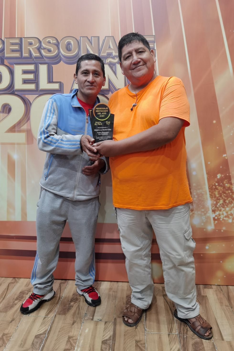 Armin Romero y Jorge Rodríguez por el padre Alejandro Fiorina