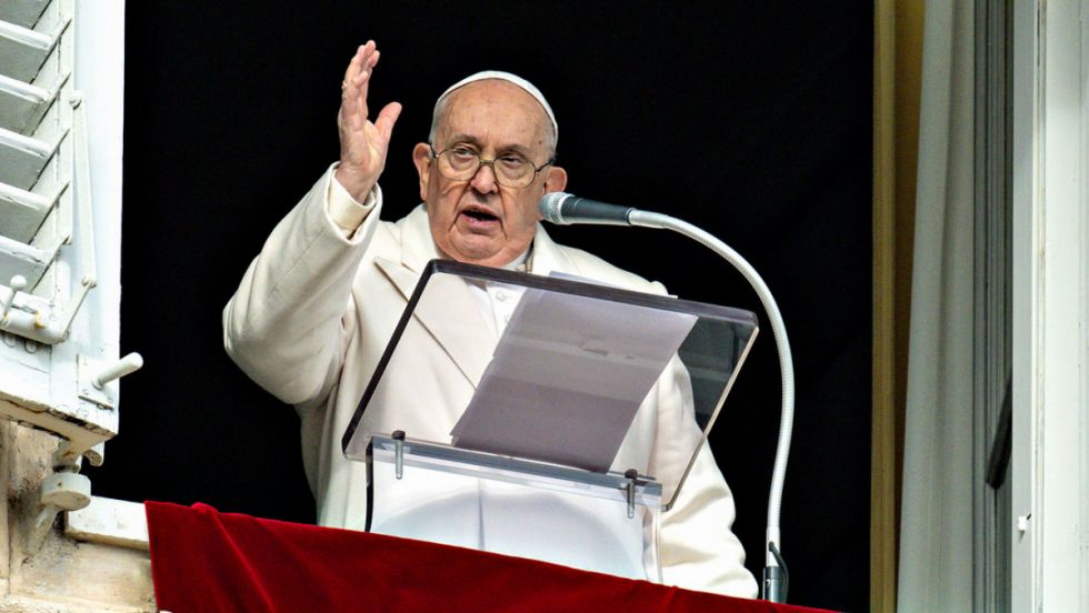 El Vaticano permite bendecir a parejas homosexuales
