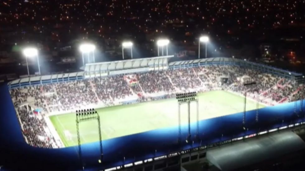 Primeras imágenes de la iluminación del estadio de Villa Ingenio en El Alto