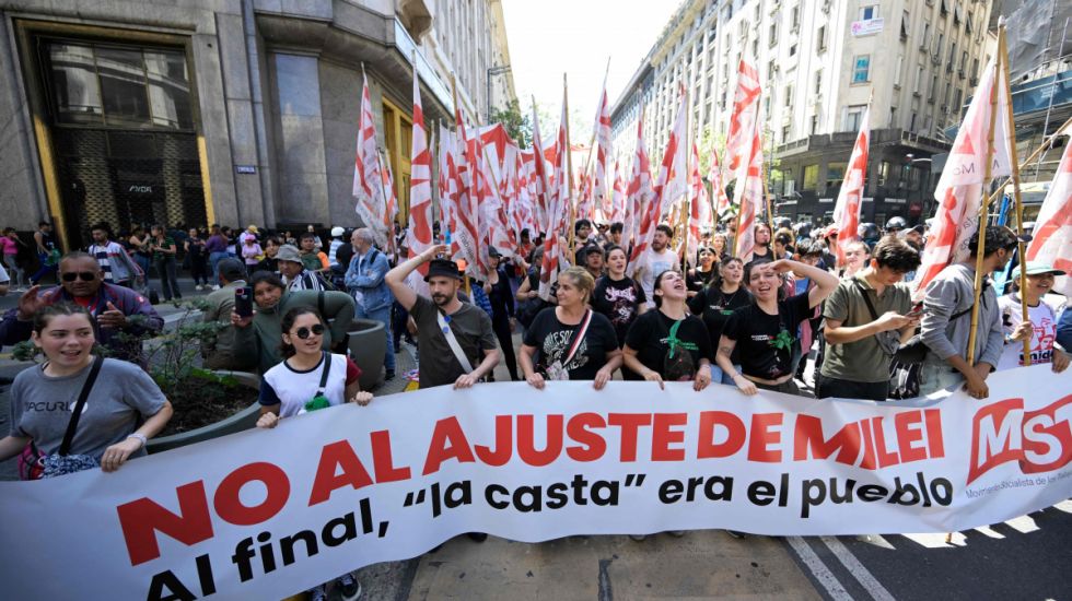 Choques con la Policía en la marcha contra Milei