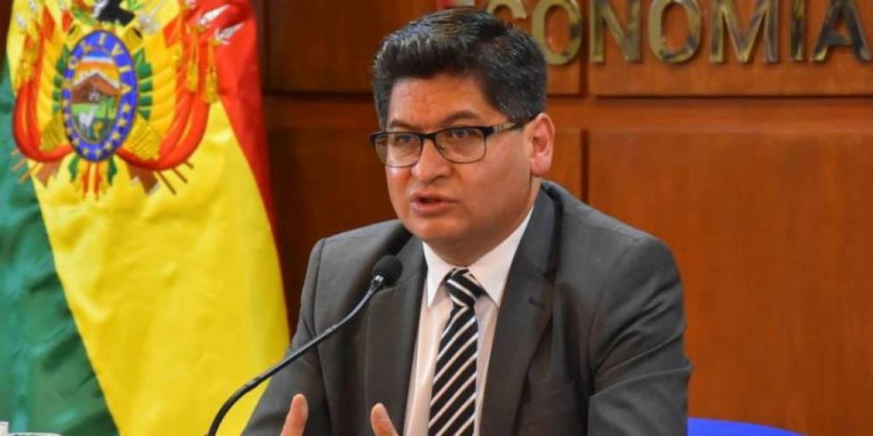 Ministro de Economía dice que los precios de productos de la canasta se mantienen