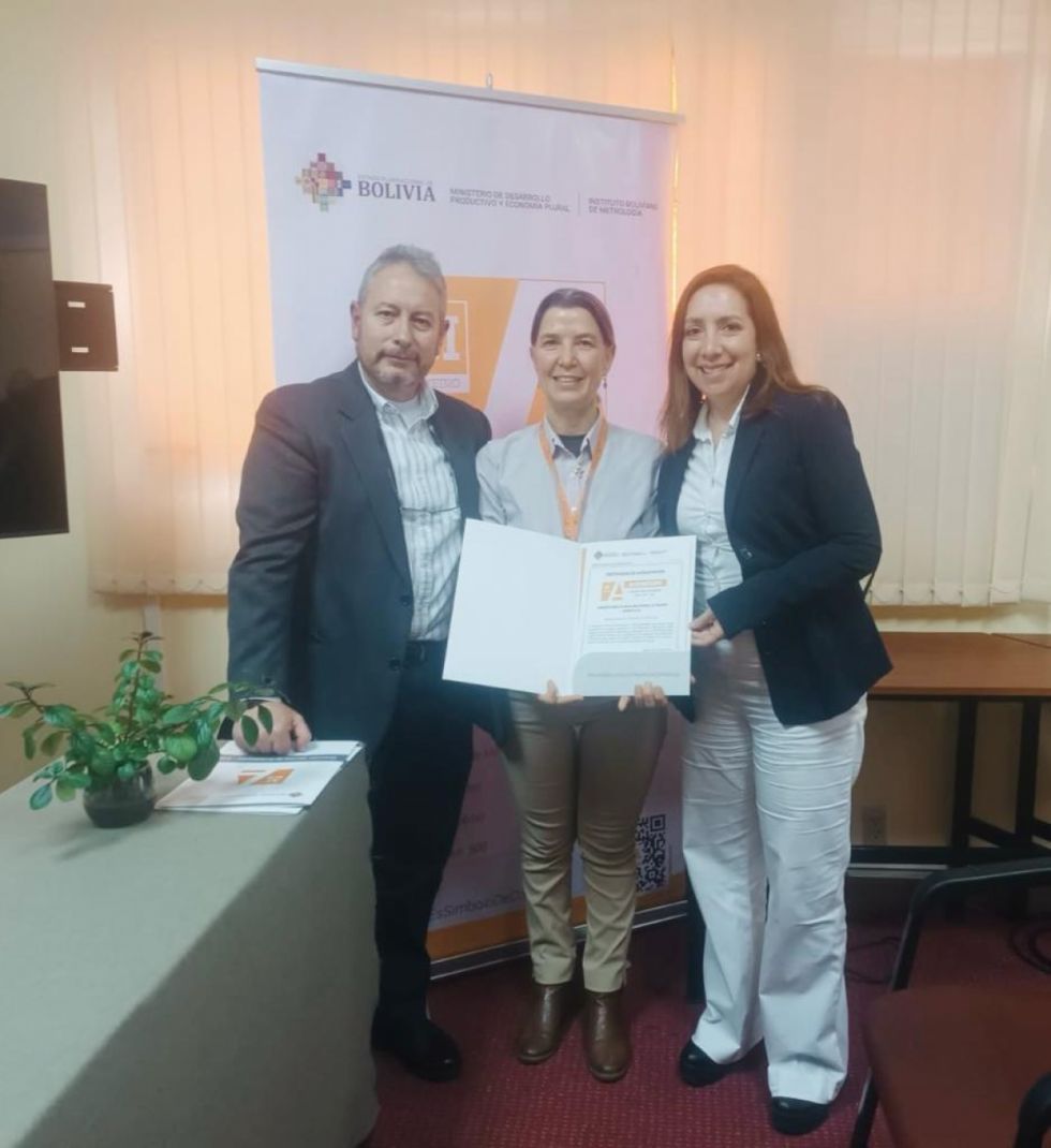 Soboce entrega acreditación al laboratorio de El Puente 