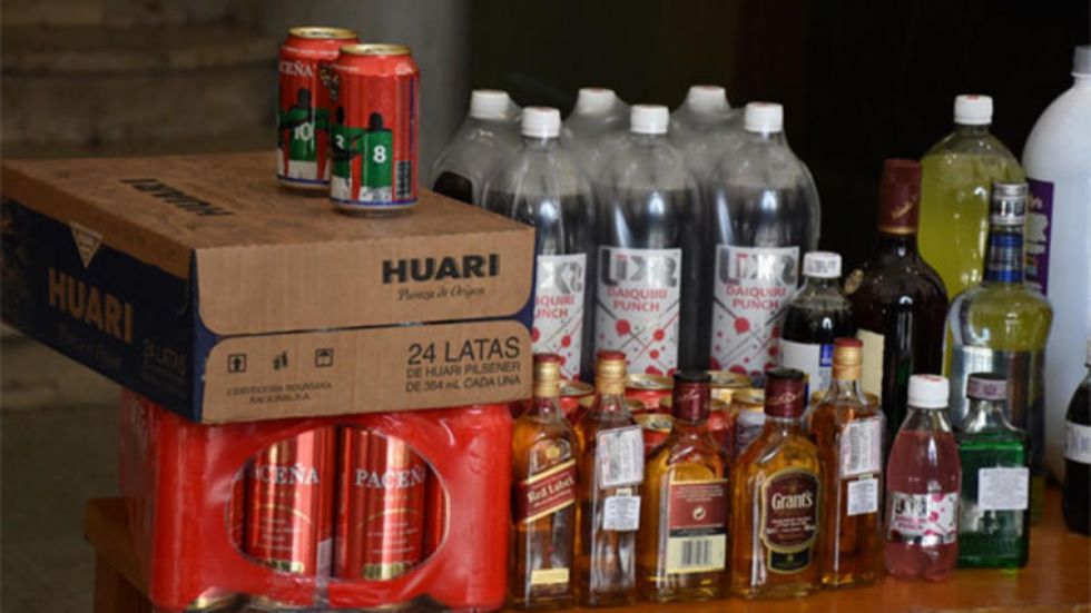 Decomisan bebidas de contrabando en el Campesino