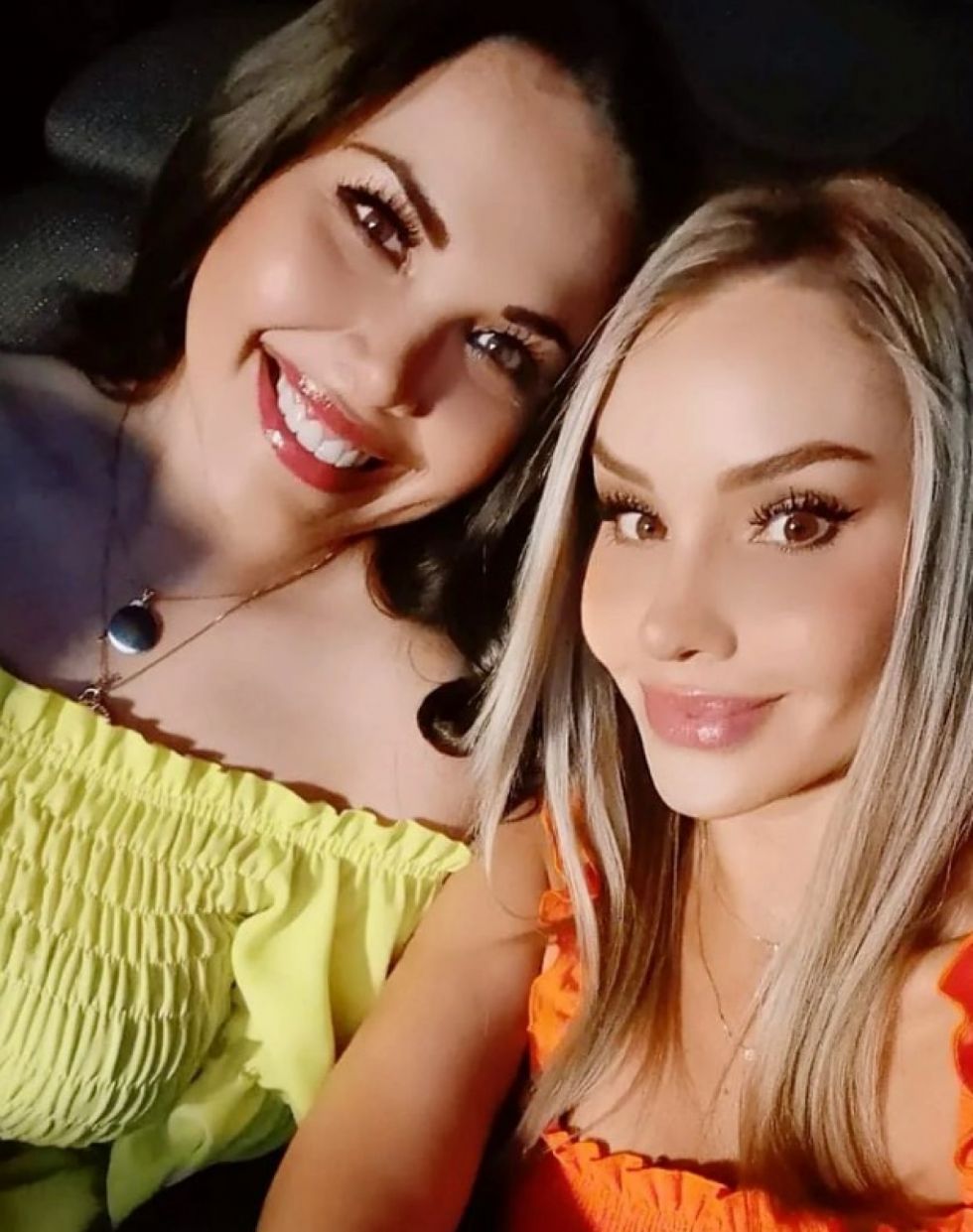 Paola con Mariana León