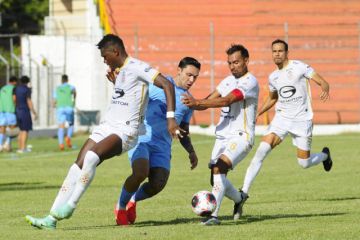 Real Santa Cruz se nutre del fútbol dominicano 