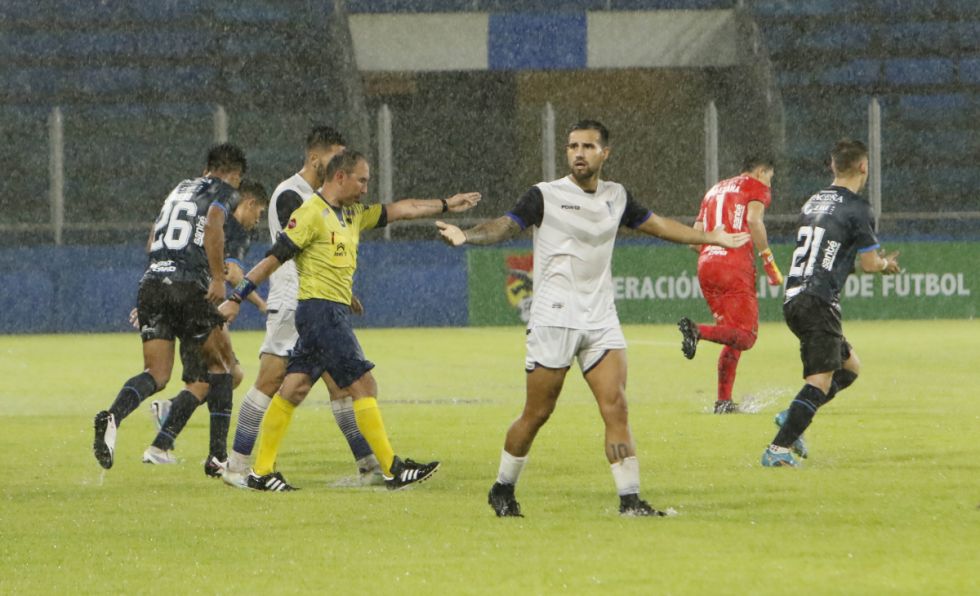 Fútbol boliviano: El número de veces que el VAR intervino en jugadas polémicas 