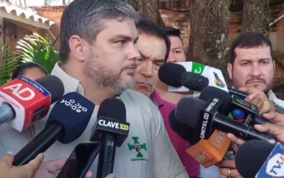 Cívicos cruceños “levantan las manos” ante el lío político por la Gobernación 