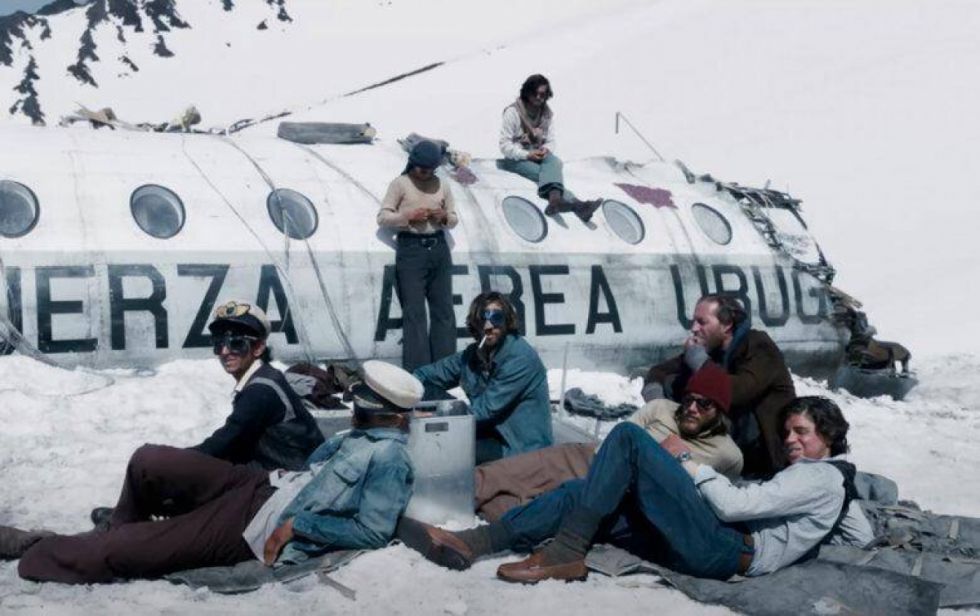 La sociedad de la nieve: Los  sobrevivientes de Los Andes,  la antropofagia y el morbo