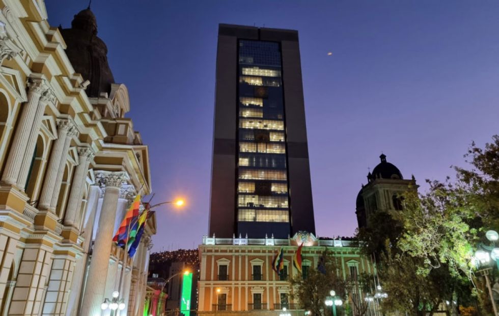 El gobierno de Arce se abona ahora a la "austeridad" para reducir el déficit