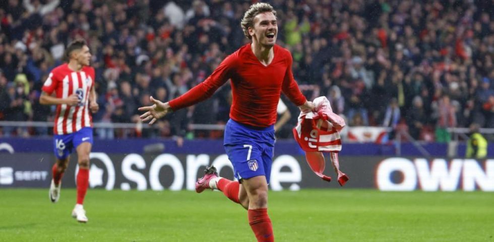 El homenaje al fútbol de Madrid acabó con color rojiblanco