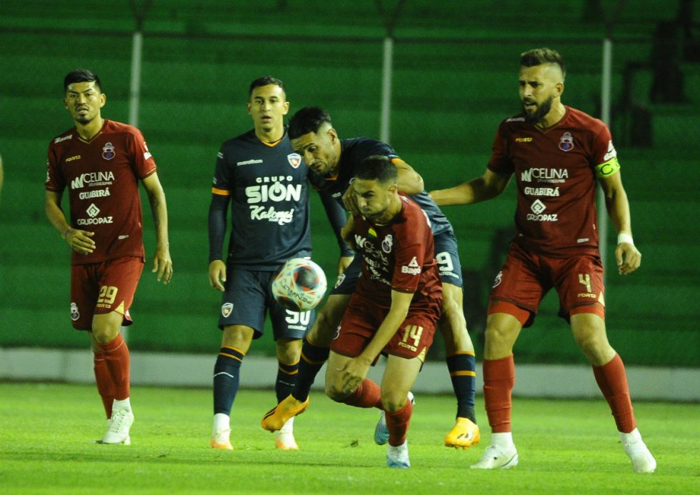 Fútbol boliviano: El club que aumentó el número de jugadores dominicanos 