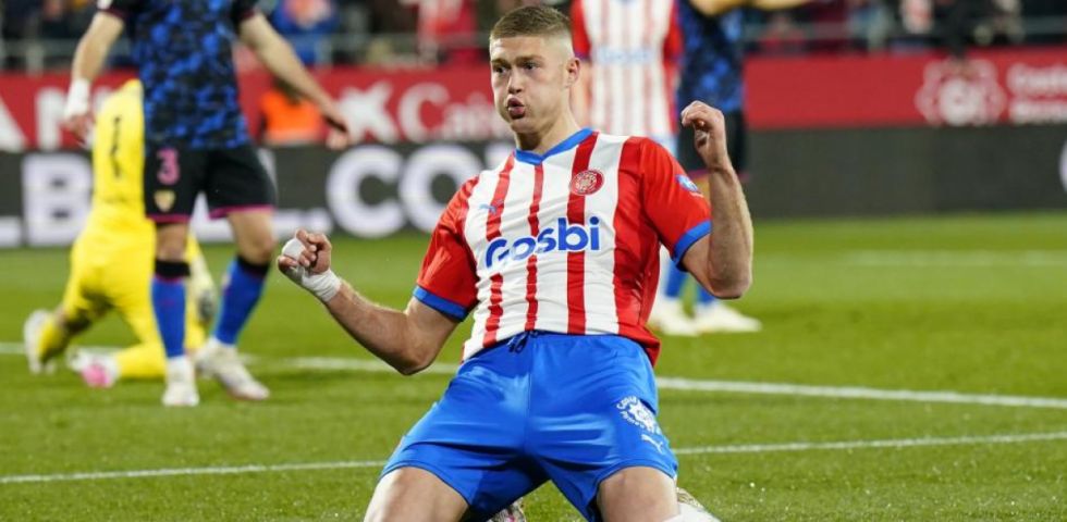 El Girona de Claure golea al Sevilla y manda en LaLiga