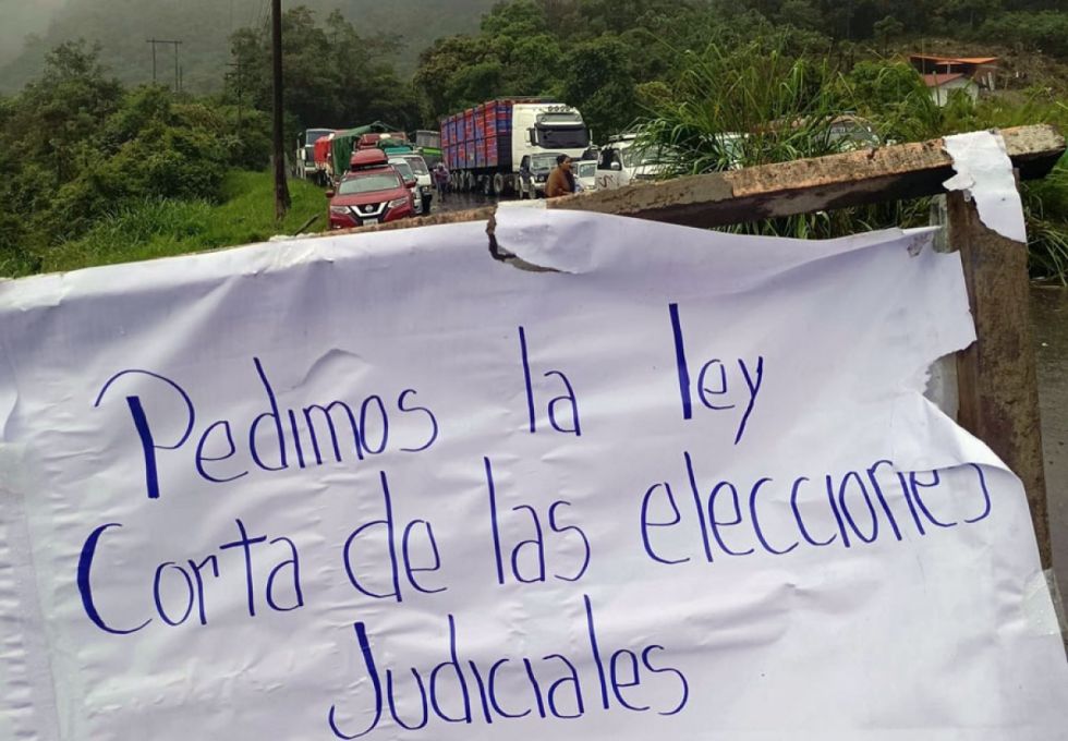 Segundo día de bloqueo de ‘evista’ mantiene pedido de renuncia de los magistrados
