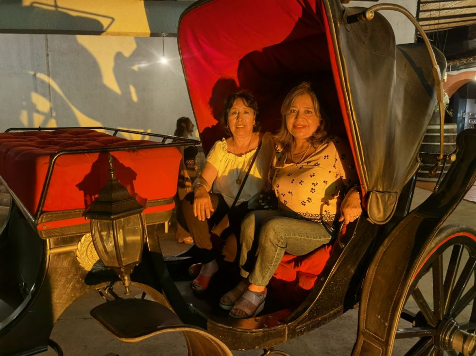 Mary Llanos y Teresa Maldonado.
