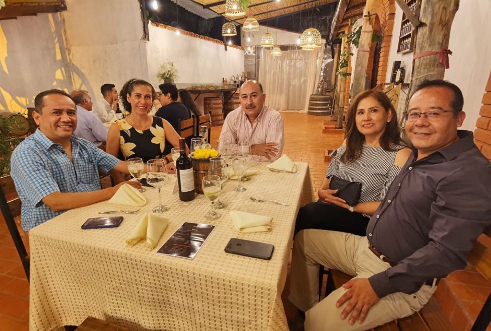 Walter Molina, Ross Ribera, Víctor Paz, Jane Ribera y David Angulo.