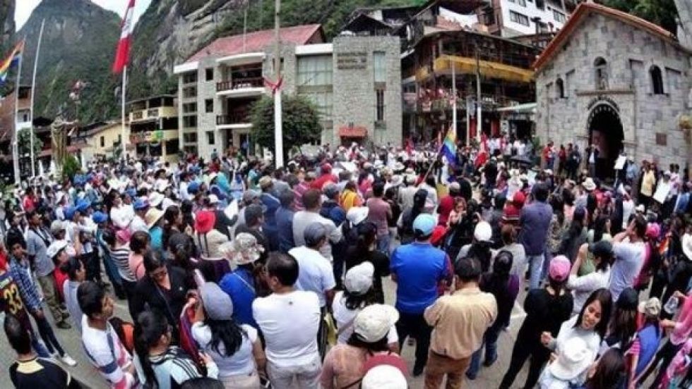 Crecen las protestas contra privatización de Machu Picchu