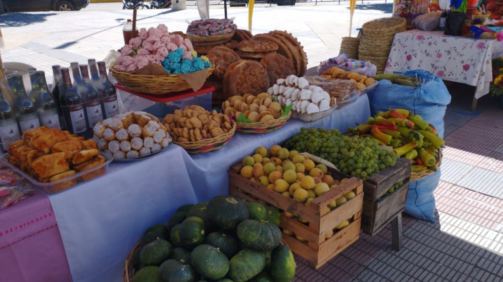 Arranca la tradicional feria de la "torta de Compadres" en Tarija 