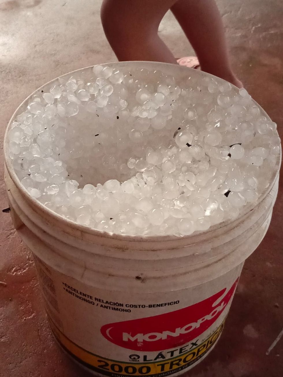 Una granizada sorprende a los habitantes de Villa Montes 