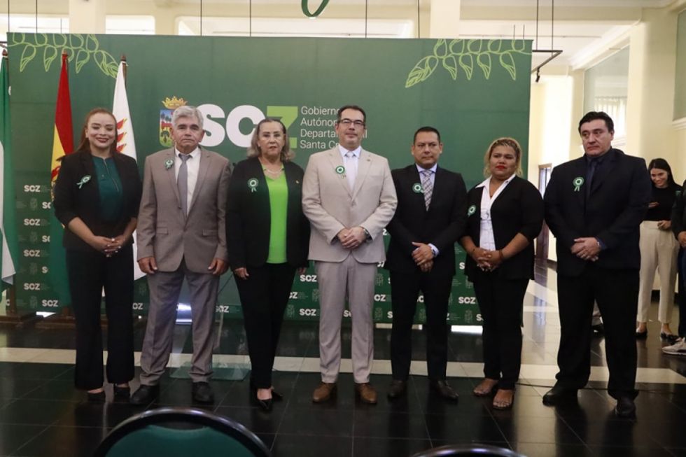 Aguilera posesionó a los nuevos secretarios de la Gobernación de Santa Cruz