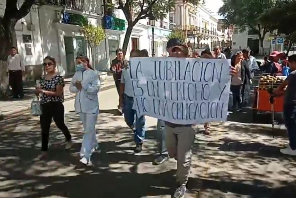 Médicos y salubristas de Tarija protestan contra la modificación de Ley de Pensiones 065