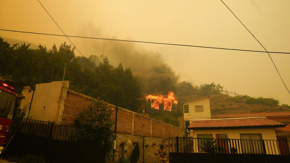 Asciende a 46 el número de muertos por los incendios forestales en Chile