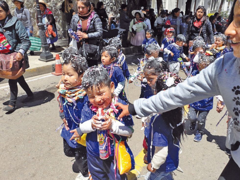 Tarija: Distribuirán manillas para evitar extravíos de menores en las fiestas de Carnaval