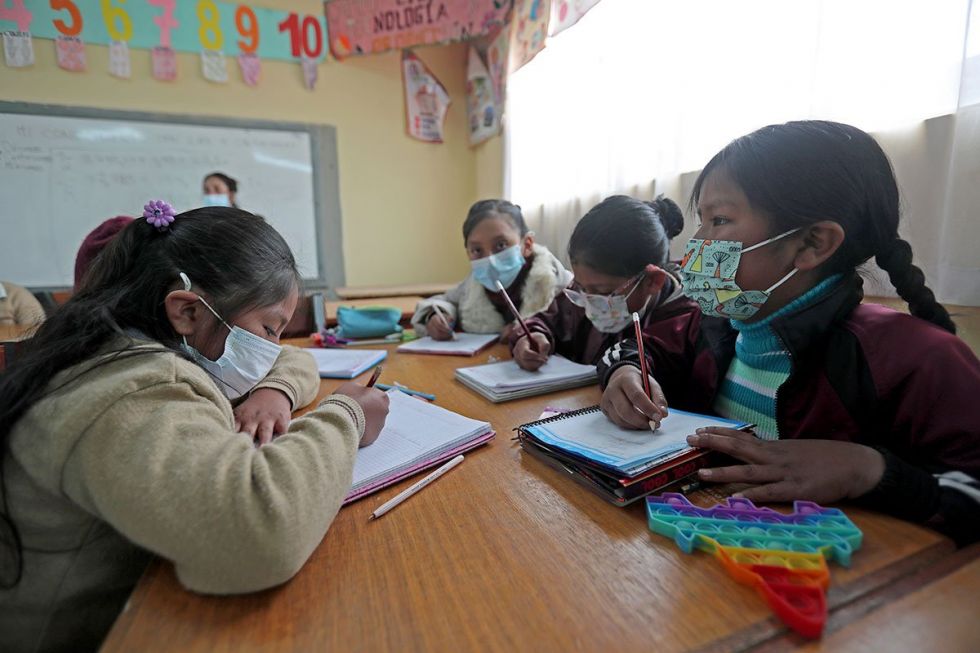 Estudiantes inician clases con medidas de bioseguridad